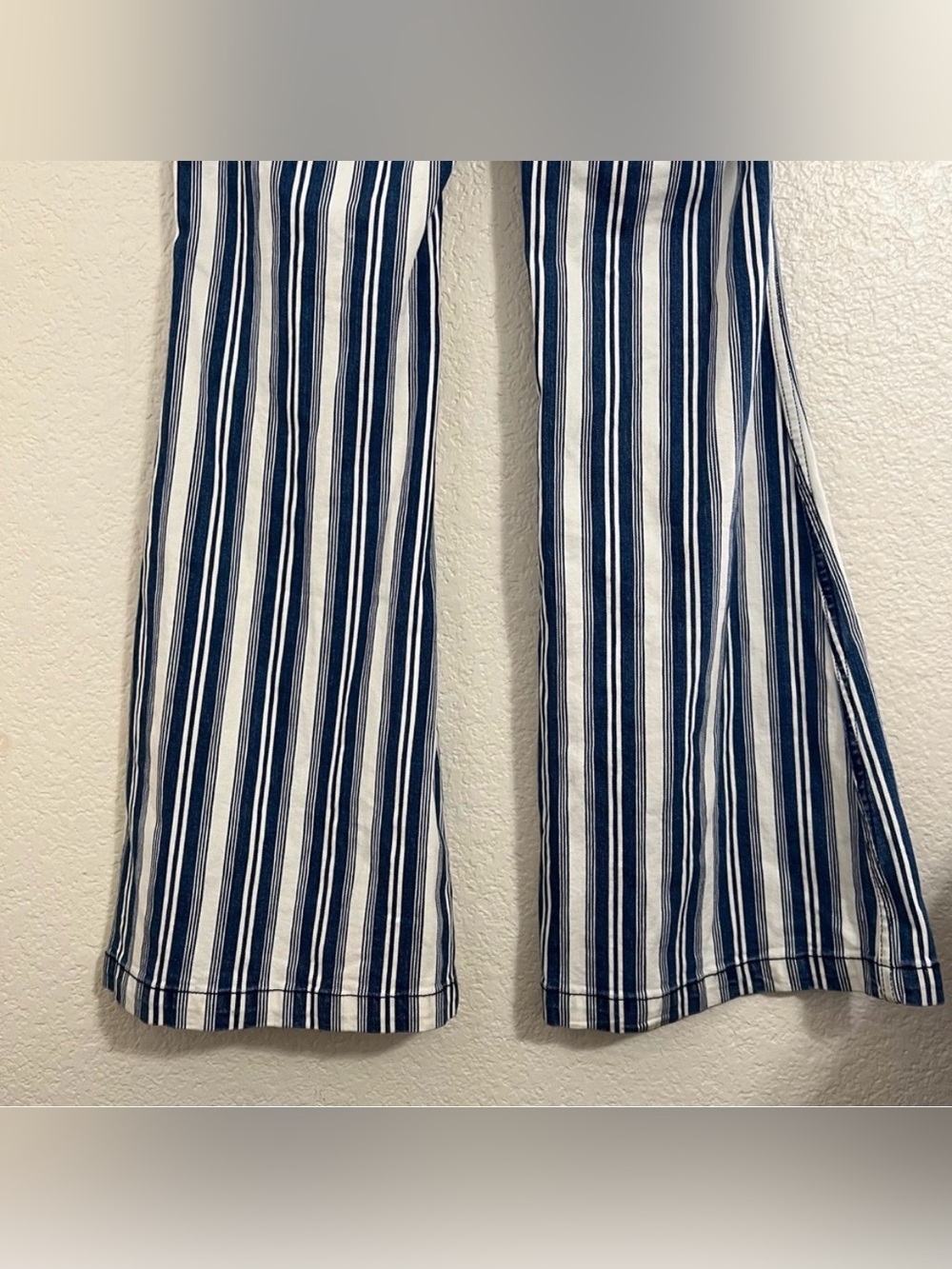 Free People Jolene Bell
Bottoms Stripe Pant in White
Indigo Hip Huggers Boho 30 - Picture 11 of 14